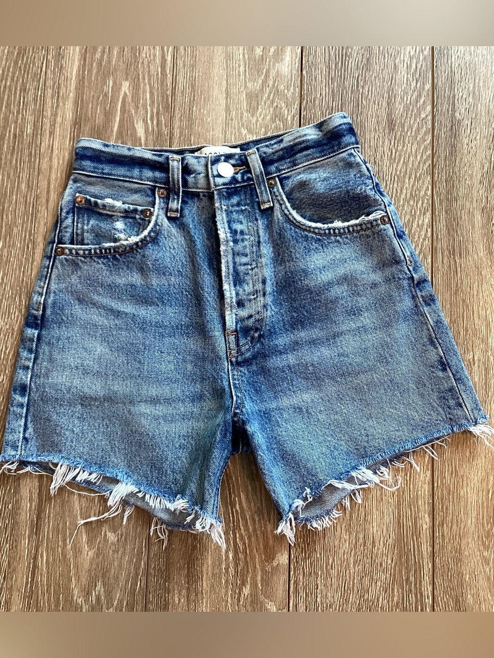 Agolde Frayed Riley Shorts - Picture 5 of 10